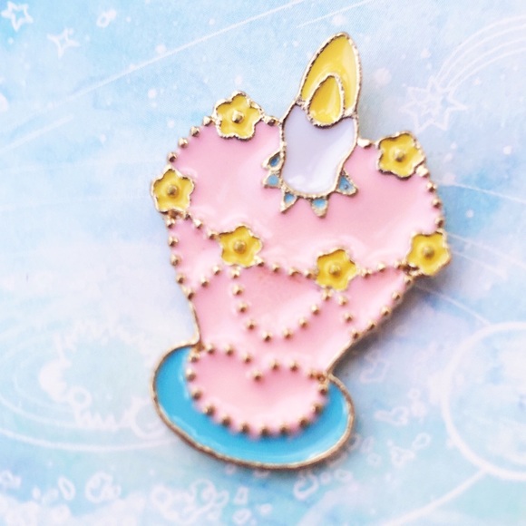 ✨ Pink Cake Pin ✨ - Picture 4 of 5